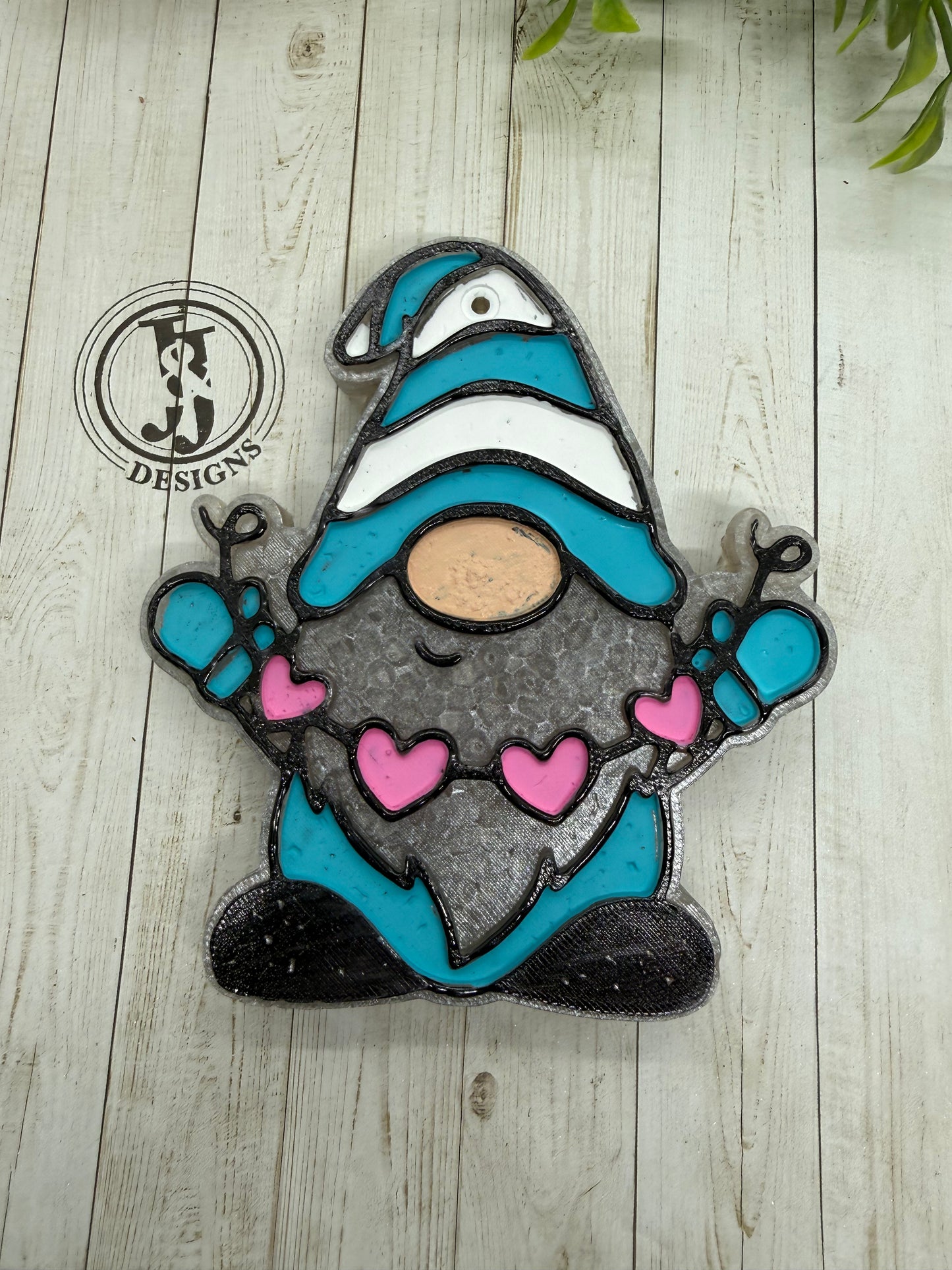 Gnome with hearts